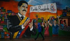 Une fresque murale représentant l'ancien président vénézuélien Nicolas Maduro à Caracas, le 13 mai 2026 ( AFP / Federico PARRA )