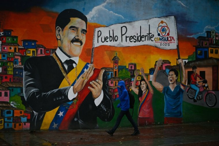 Une fresque murale représentant l'ancien président vénézuélien Nicolas Maduro à Caracas, le 13 mai 2026 ( AFP / Federico PARRA )
