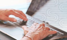Une Lyonnaise s'est aperçue que l'un de ses anciens employeurs n'avait pas cotisé pour sa retraite pendant quatre ans. (illustration) (Pixabay / Van3ssa_)