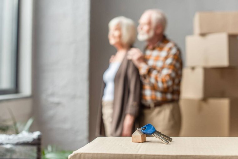 Retraite et logement social : peut-on rester dans son HLM une fois à la retraite ? / iStock.com - LightFieldStudios