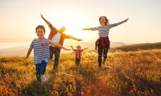 Les enfants, héritiers prioritaires en cas de succession. crédit photo : Evgeny Atamanenko/Shutterstock / Evgeny Atamanenko