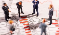 les taux de défaillance des crédits privés augmentent, atteignant un niveau record de 9,2 % en 2025, selon l'agence de notation Fitch Ratings la semaine dernière. Ce chiffre est en hausse par rapport au précédent record de 8,1 % en 2024. (Crédits: Adobe Stock)