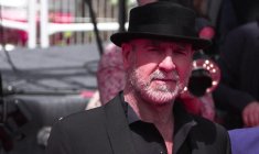 Cannes: Eric Cantona sur le tapis rouge