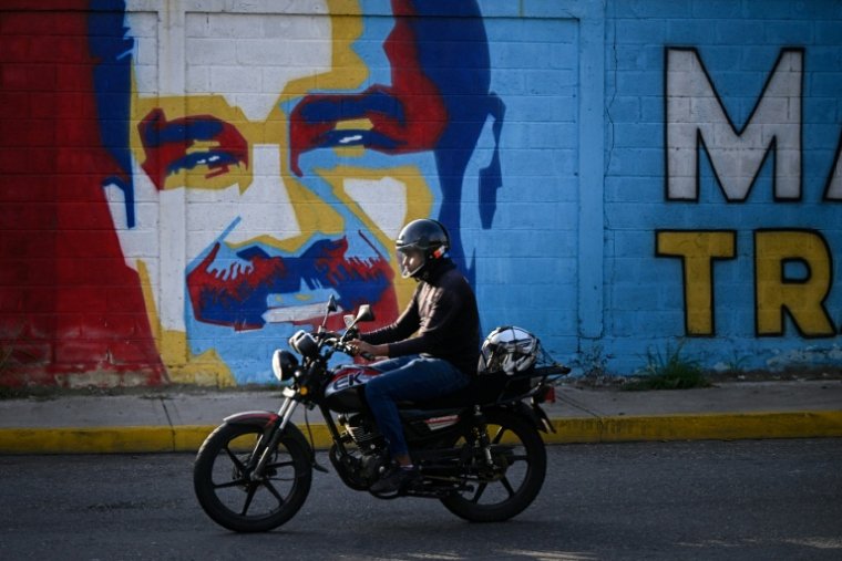 Une fresque murale représentant l'ancien président vénézuélien Nicolas Maduro à Caracas, le 14 mai 2026 ( AFP / Federico PARRA )
