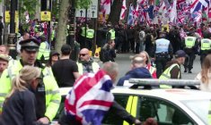 Manifestants rassemblés pour une marche d'extrême-droite à Londres