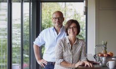 À 62 ans, Jean-Pierre et Isabelle préparent la transmission de leur patrimoine: donations et démembrement pour aider leurs descendants, se protéger et alléger la fiscalité successorale. ( crédit photo : Getty Images/Westend61 )