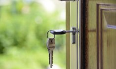 Lorsqu'un locataire visé par une mesure d'expulsion refuse de partir, le propriétaire peut demander l'intervention de la force publique. (illustration) (PhotoMIX-Company / Pixabay)