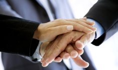 Véritable pilier de la transmission d’entreprise en France, le Pacte Dutreil permet de bénéficier d’un abattement fiscal de 75% sur les droits de mutation. Cependant, la loi de finances pour 2026 vient d’apporter des ajustements notables ( crédit photo : Getty Images/iStockphoto )