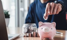 Peut-on épargner efficacement avec un salaire au SMIC ? / iStock.com - Kunakorn Rassadornyindee