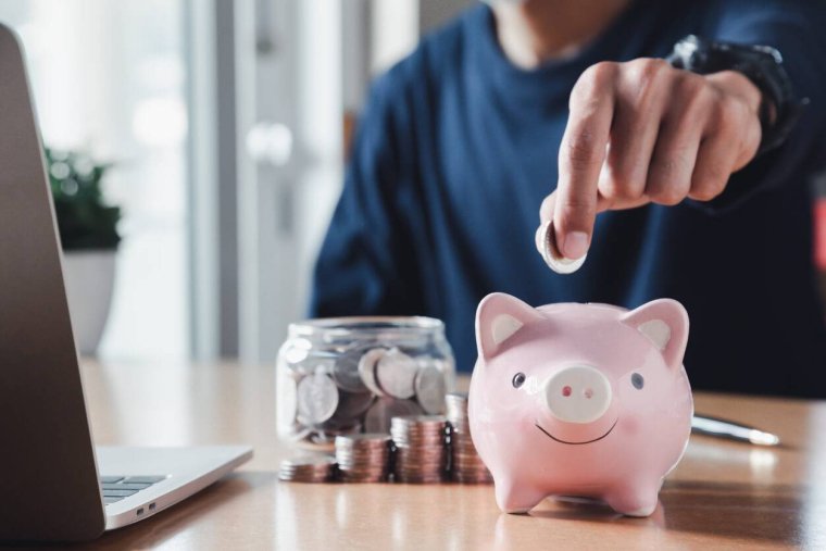 Peut-on épargner efficacement avec un salaire au SMIC ? / iStock.com - Kunakorn Rassadornyindee