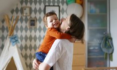 Pour l’éducation financière de vos enfants, vous pouvez leur ouvrir un compte bancaire ou un contrat d’assurance-vie. ( crédit photo : GettyImages )