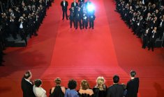 L'équipe du film "Gentle Monster" sur le tapis rouge du Festival de Cannes, le 15 mai 2026 ( AFP / Antonin THUILLIER )