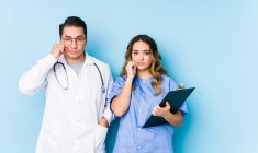 Le silence entre un(e) médecin et son ou sa patient·e ne se résume pas à une question d’informations qu’on révèle ou qu’on dissimule. (crédit: Adobe Stock)
