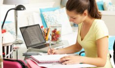 Le budget global consacré par les familles françaises aux études supérieures est de 7 118 euros en moyenne par an et par enfant (Crédit photo: 123RF)