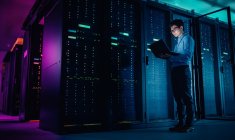 Les géants de la tech s’apprêtent à consacrer près de 725 milliards de dollars à l’IA en 2026, ravivant la question: moteur durable de croissance ou nouvelle bulle? ( crédit photo : Getty Images/iStockphoto )